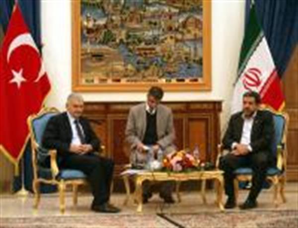 Dr. Taghipour in a visit with his Turkish counterpart: Iran is a short and efficient route to conduct optical fiber